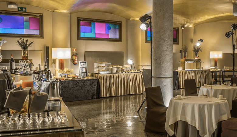 consider-before-choosing-an-Indoor-venue-1-780x450